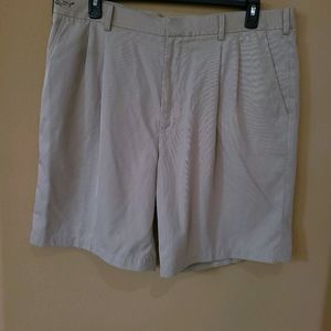 Greg Norman golf ⛳ shorts size 40 with a few belt marks at the waistline seepic5